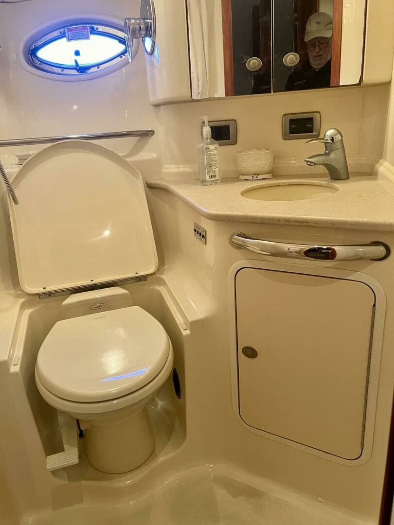 2004 Sea Ray 46 Sundancer - Image 23