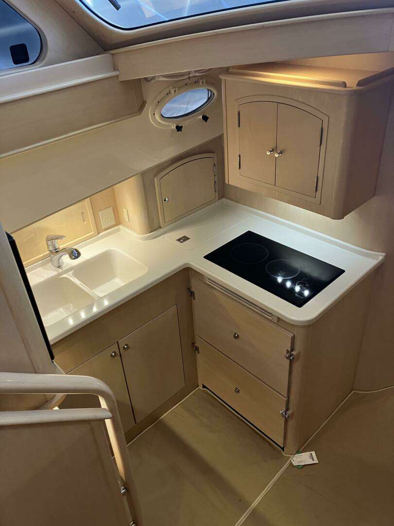 2013 Hinckley Talaria - Image 16