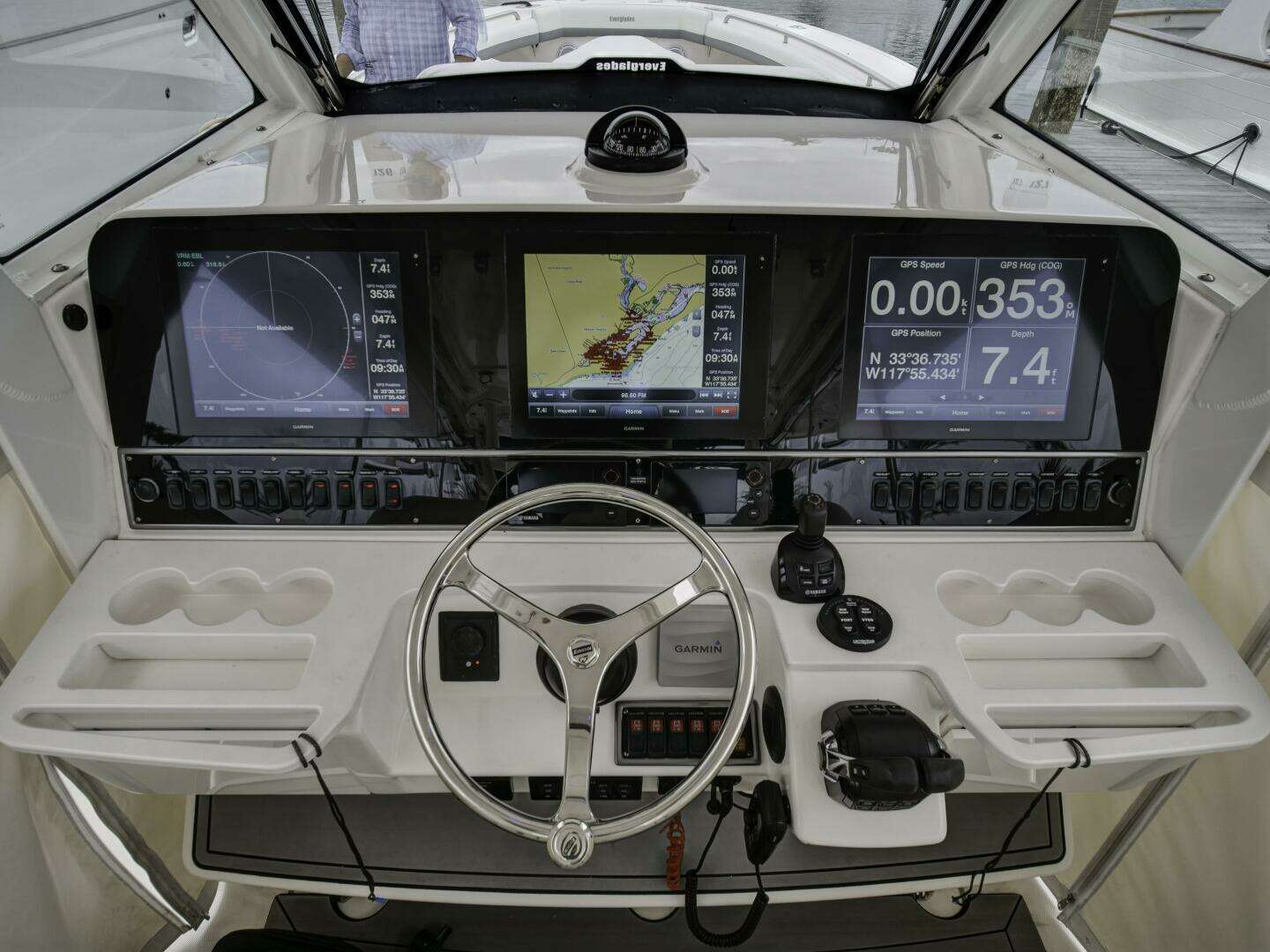 2015 Everglades 435 Center Console - Image 9
