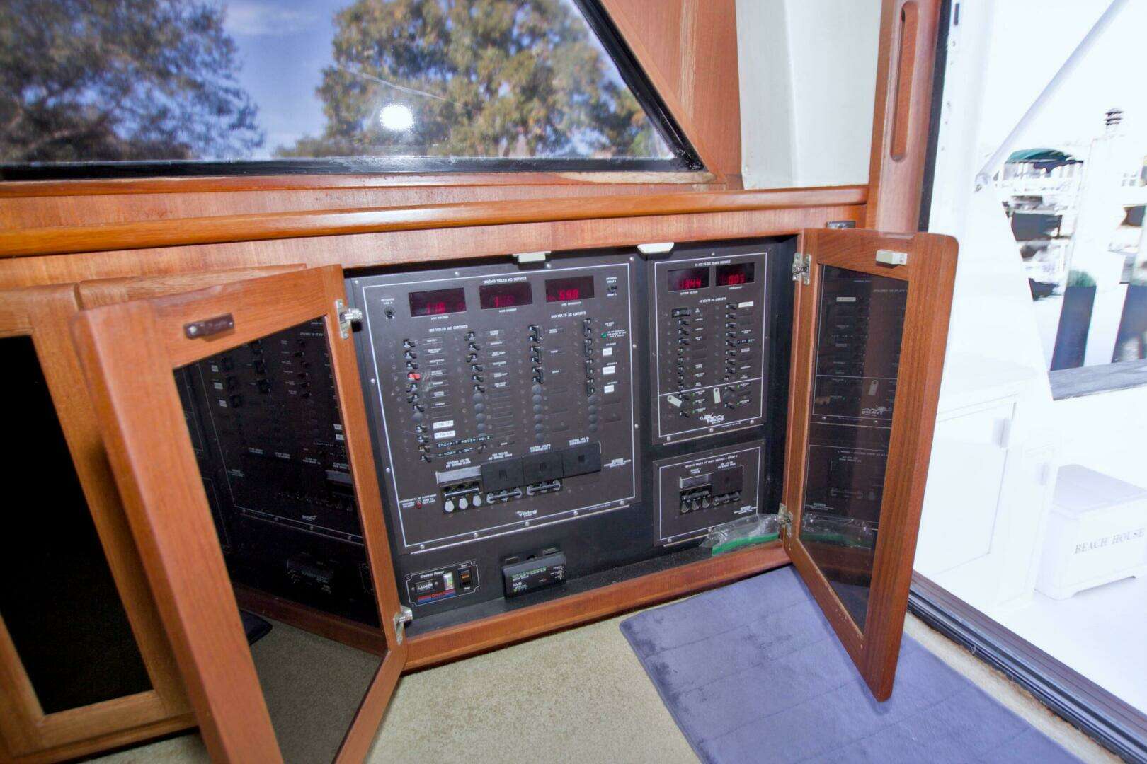 1990 Viking 53 Convertible - Image 49