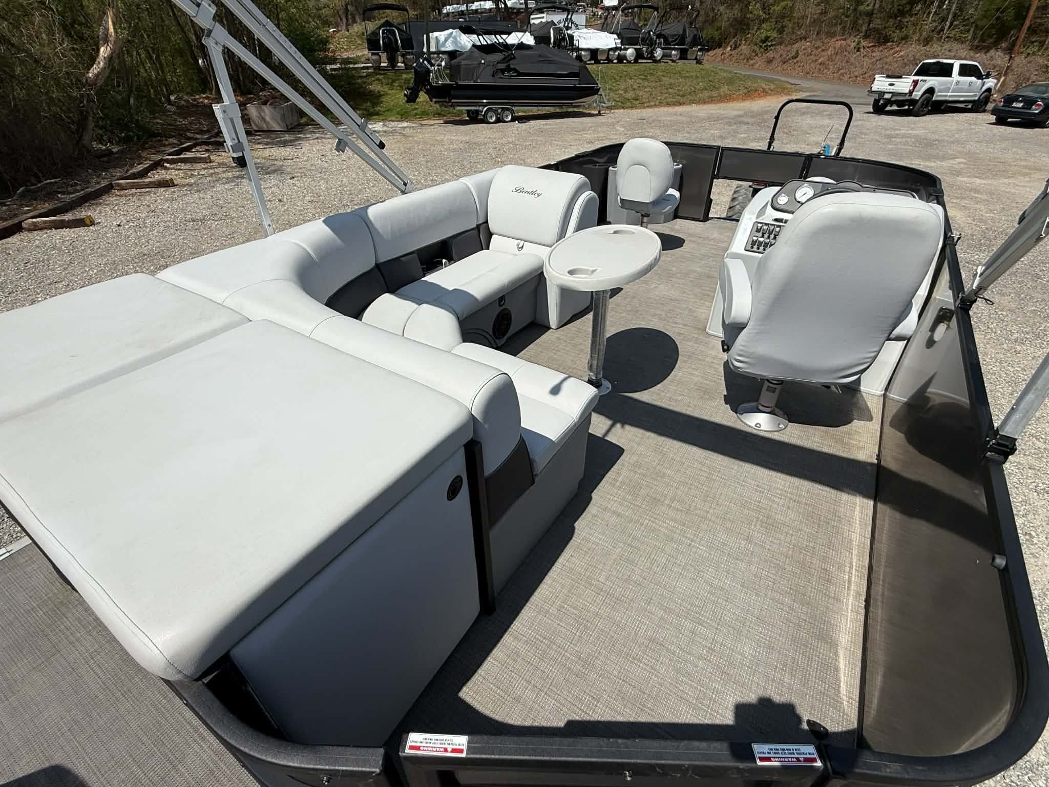 2023 Bentley Pontoons Legacy 200 Fish - 10
