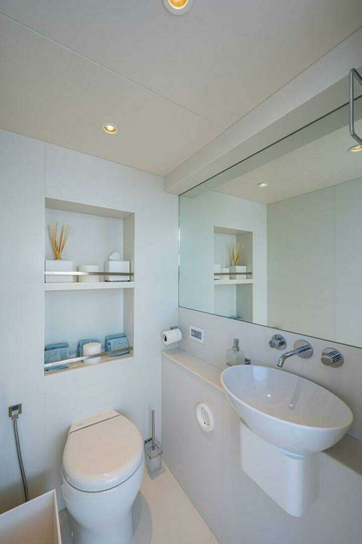 2020 Majesty Yachts 140 - Image 38