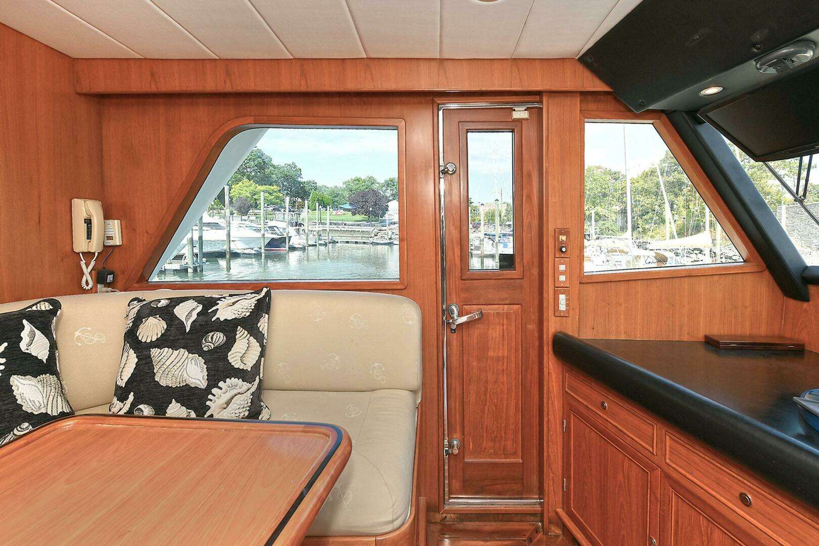 2002 Grand Alaskan Flushdeck - Image 27
