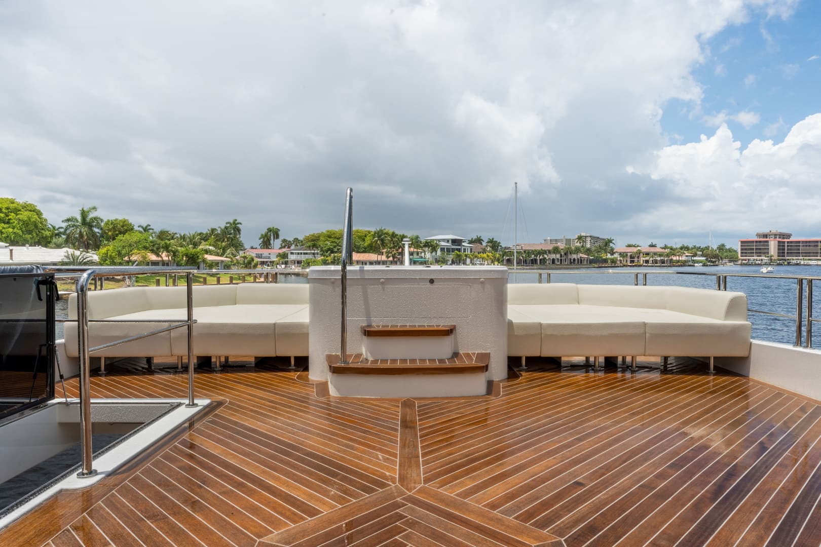 2023 Ocean Alexander 27R - Image 26