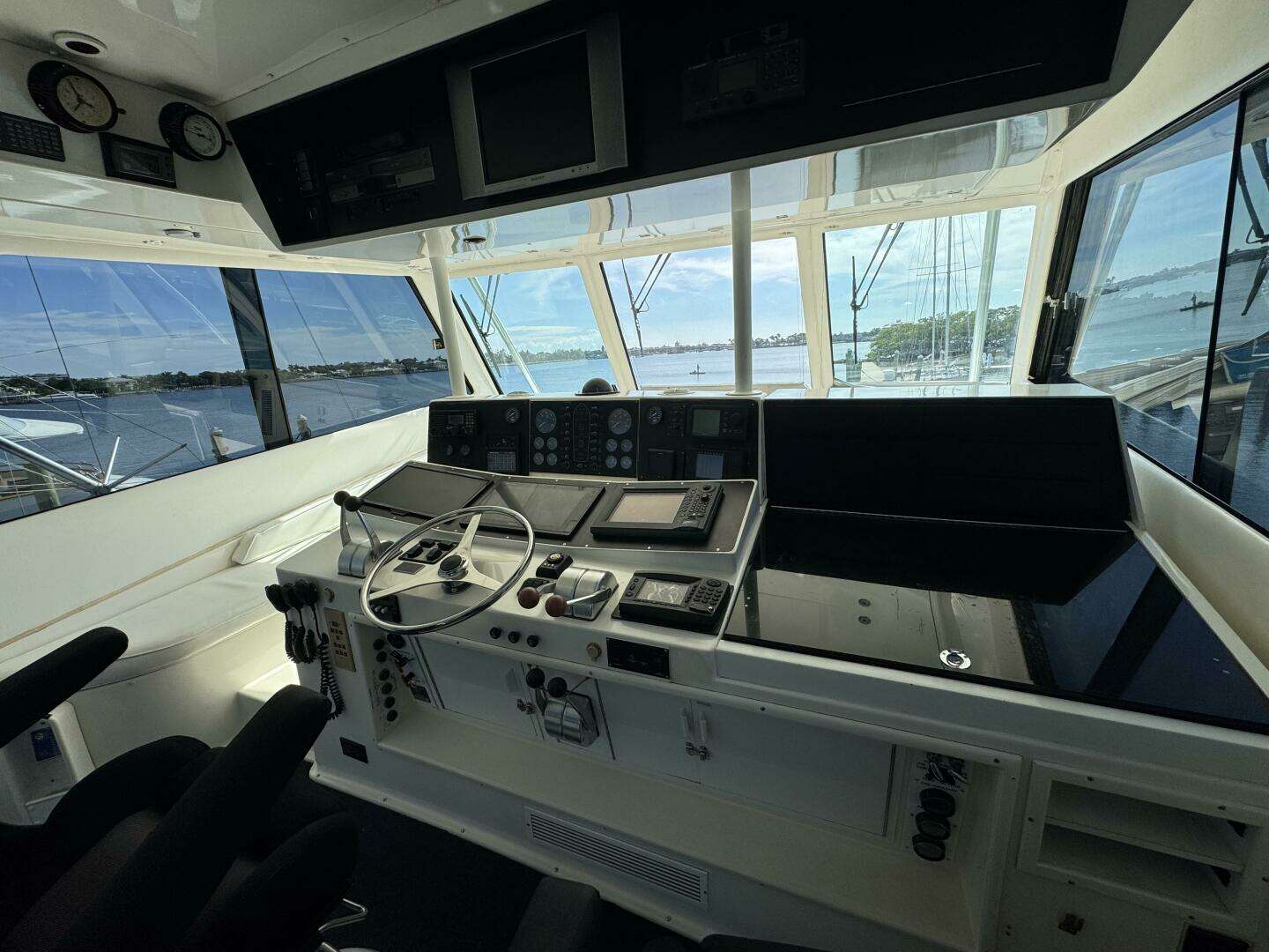 1995 Viking 58 Convertible - Image 53