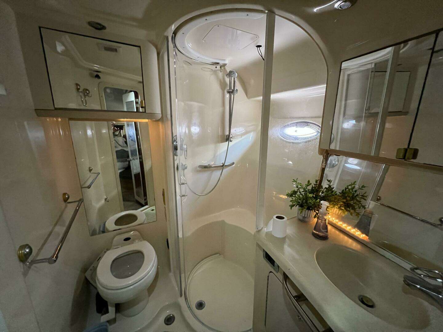2002 Sea Ray 560 Sedan Cruiser - Image 37