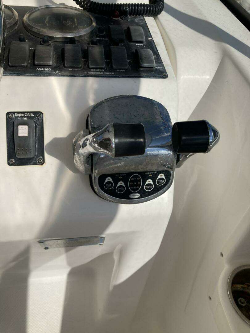 2006 Luhrs 280 Express Open - Image 31