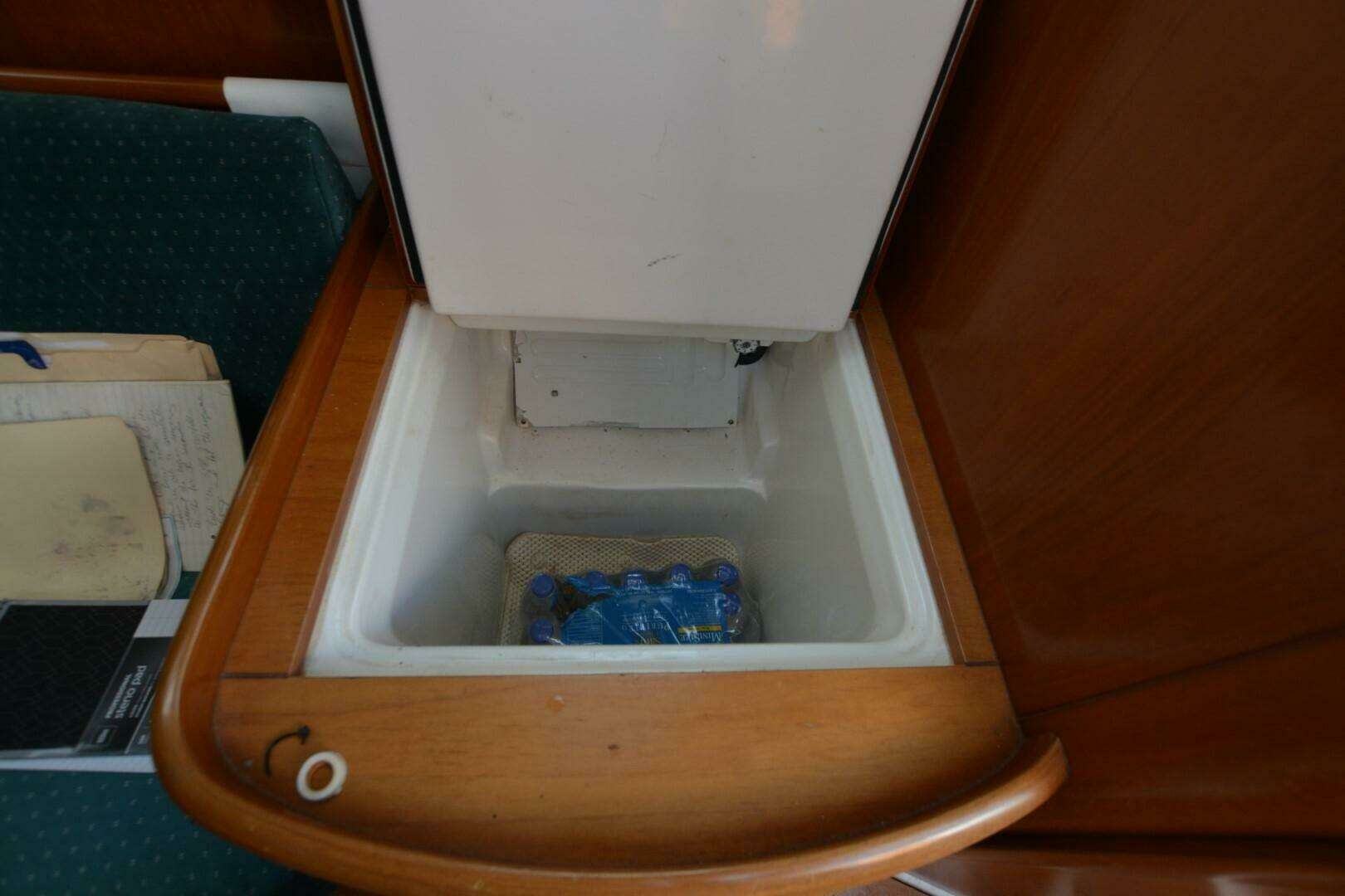 2000 Beneteau Oceanis 311 - Image 29