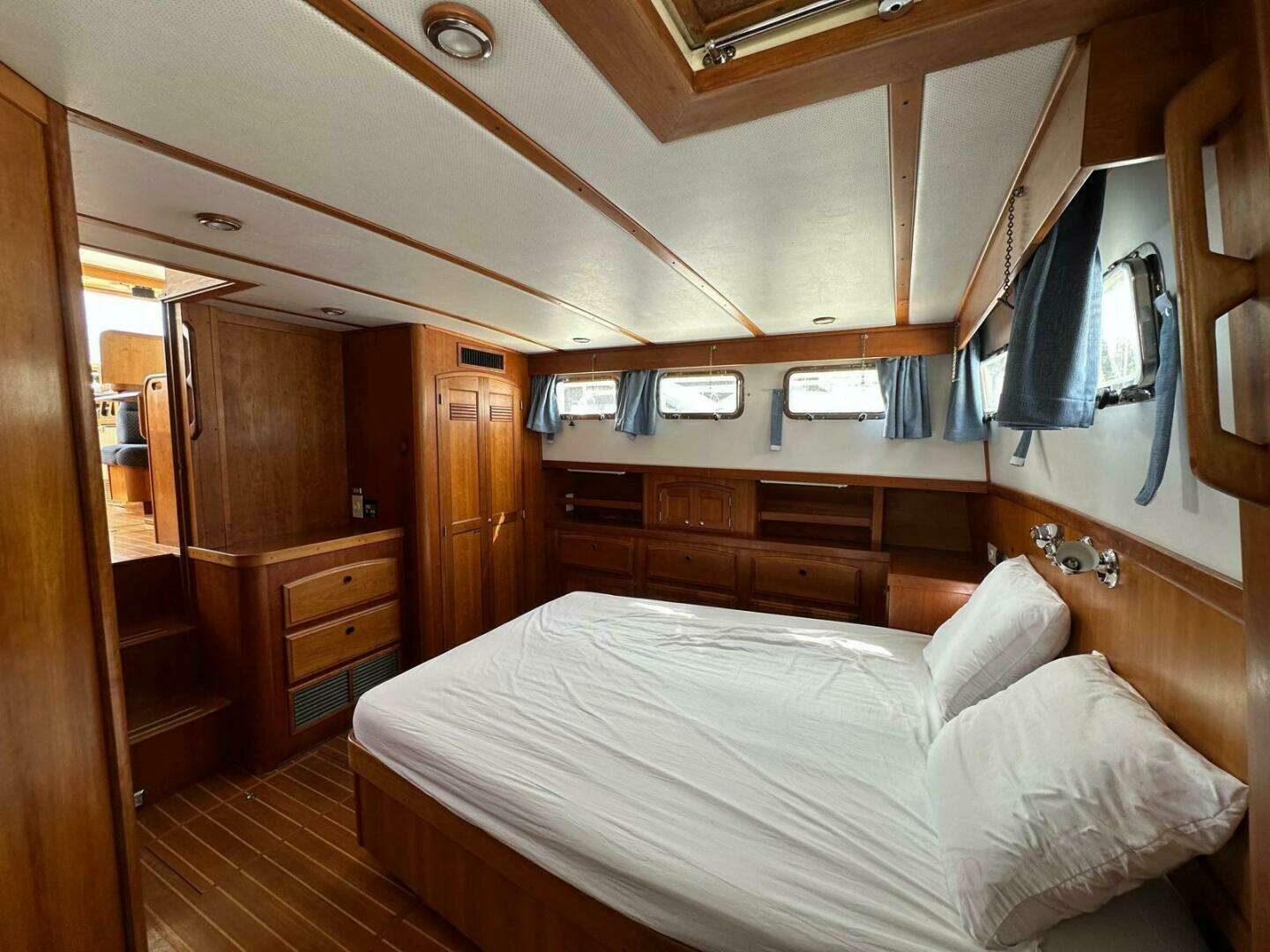 1997 Sabre SABRELINE 474 Trawler - Image 12