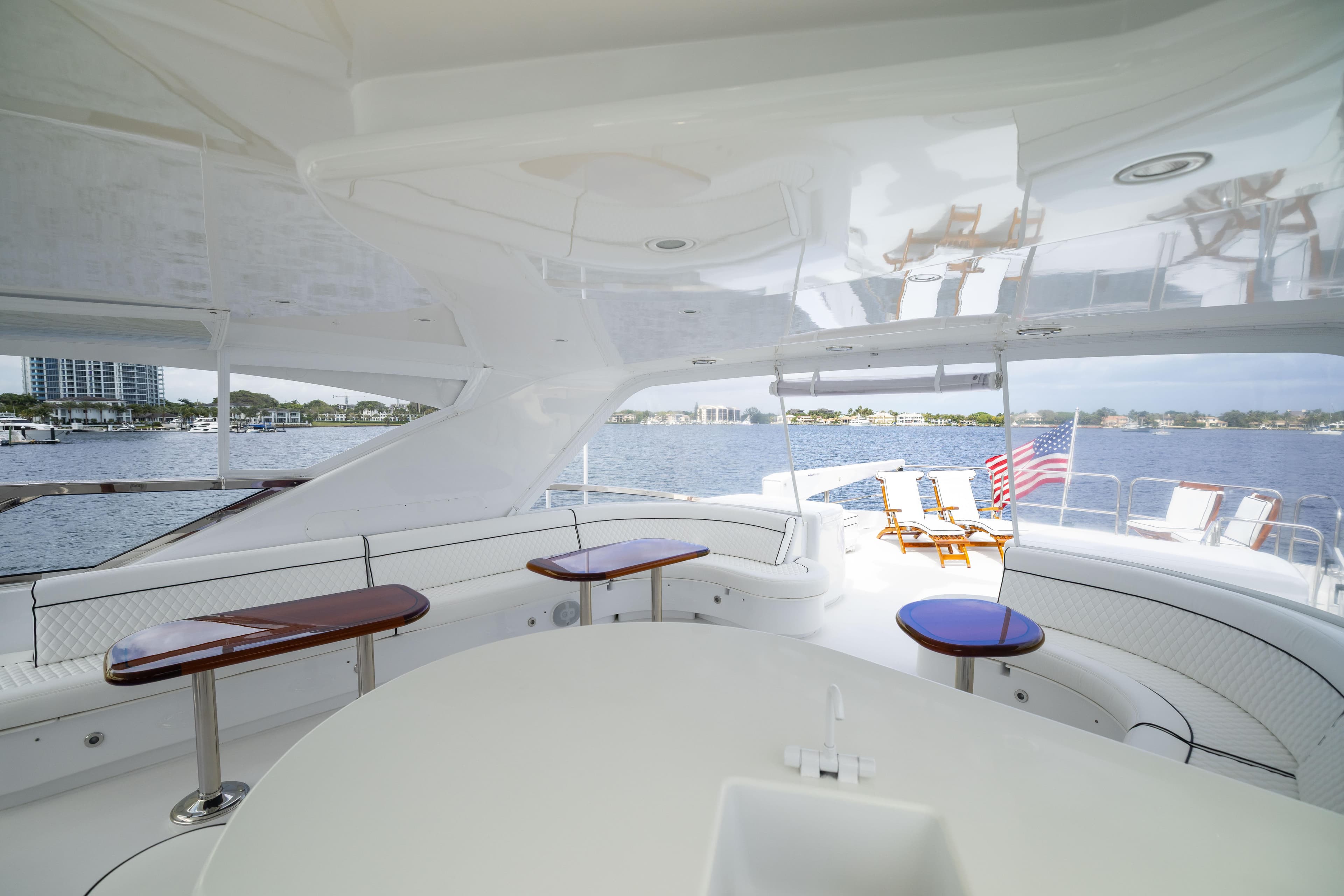 2005 Hatteras 80 Motor Yacht - 59
