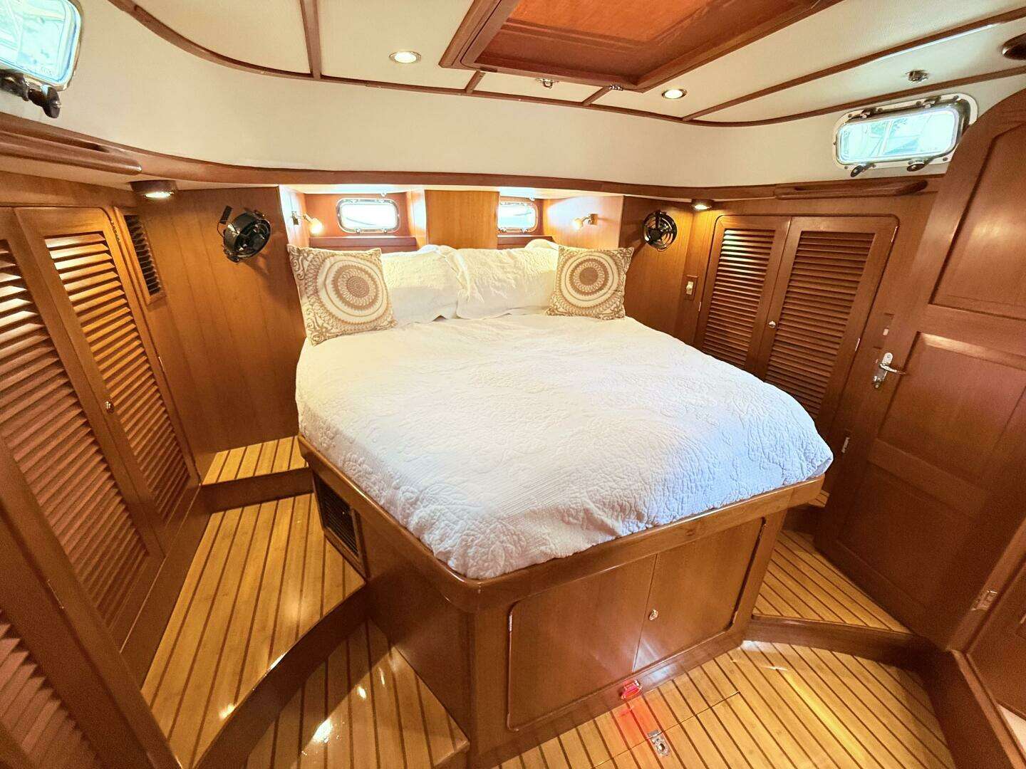2008 Hylas 46 Center Cockpit - Image 30