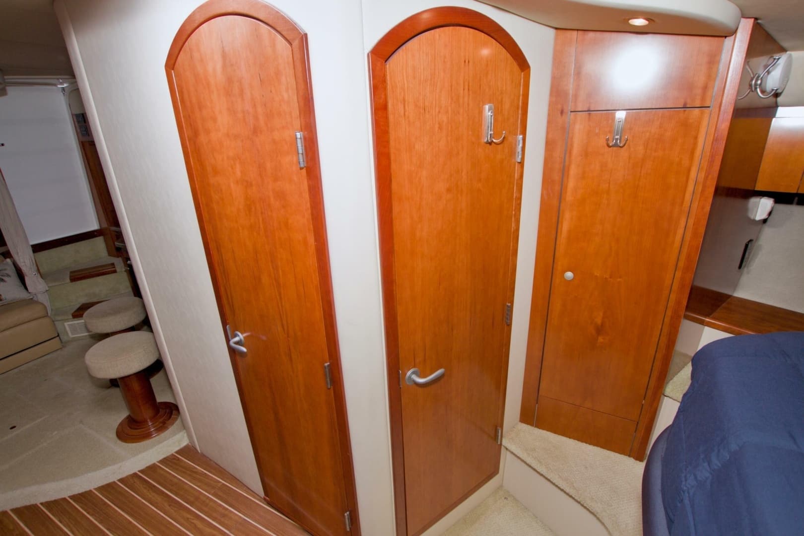 2008 Cruisers Yachts 420 Express - Image 48
