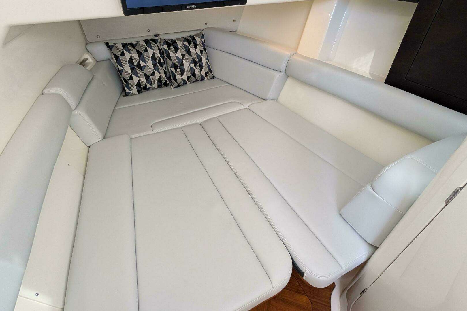 2024 Boston Whaler 350 Realm - Image 25