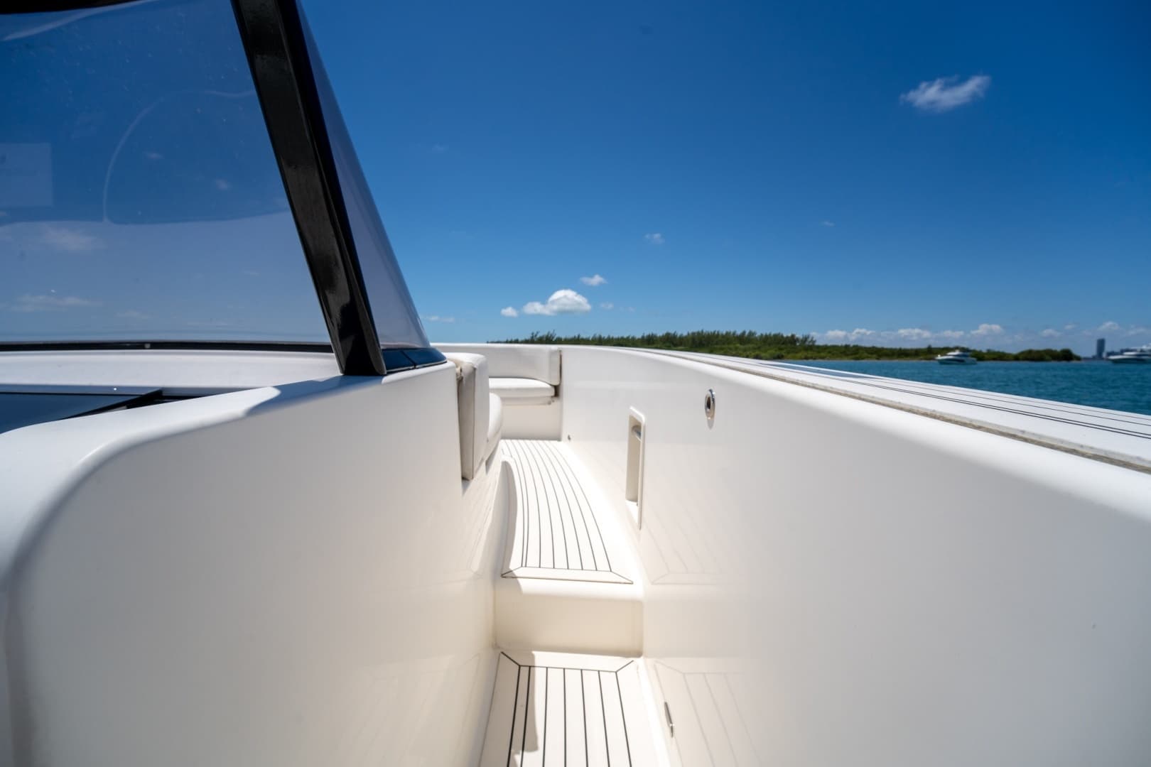 2014 VanDutch 40 - Image 10
