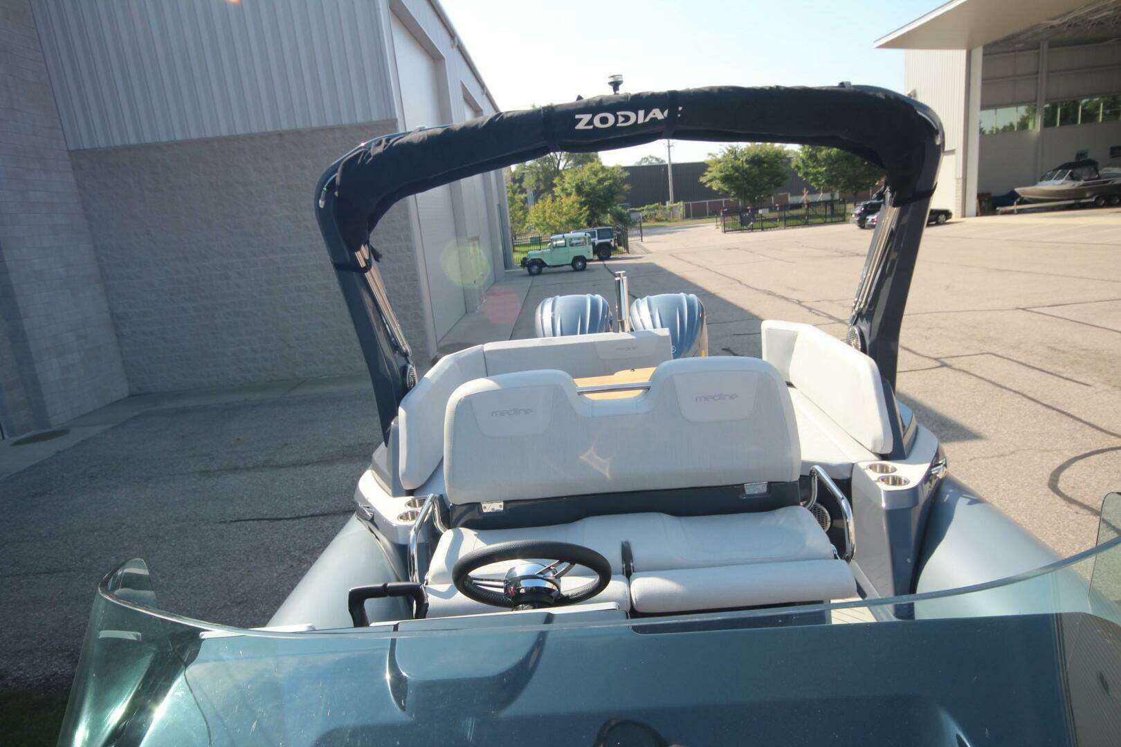 2024 Zodiac Medline 9 NEO - Image 35