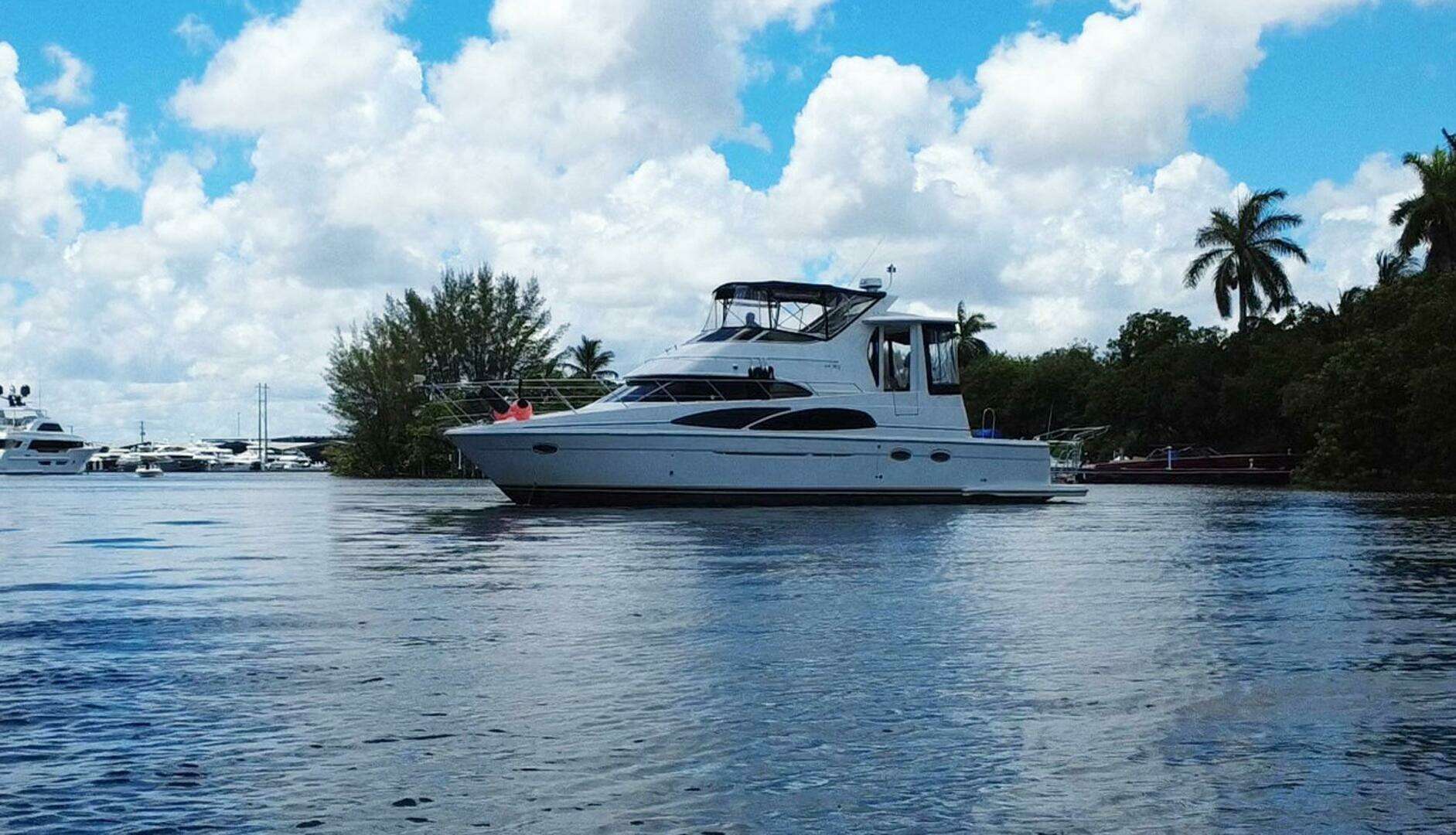 2005 Carver 444 Cockpit Motor Yacht - Image 3