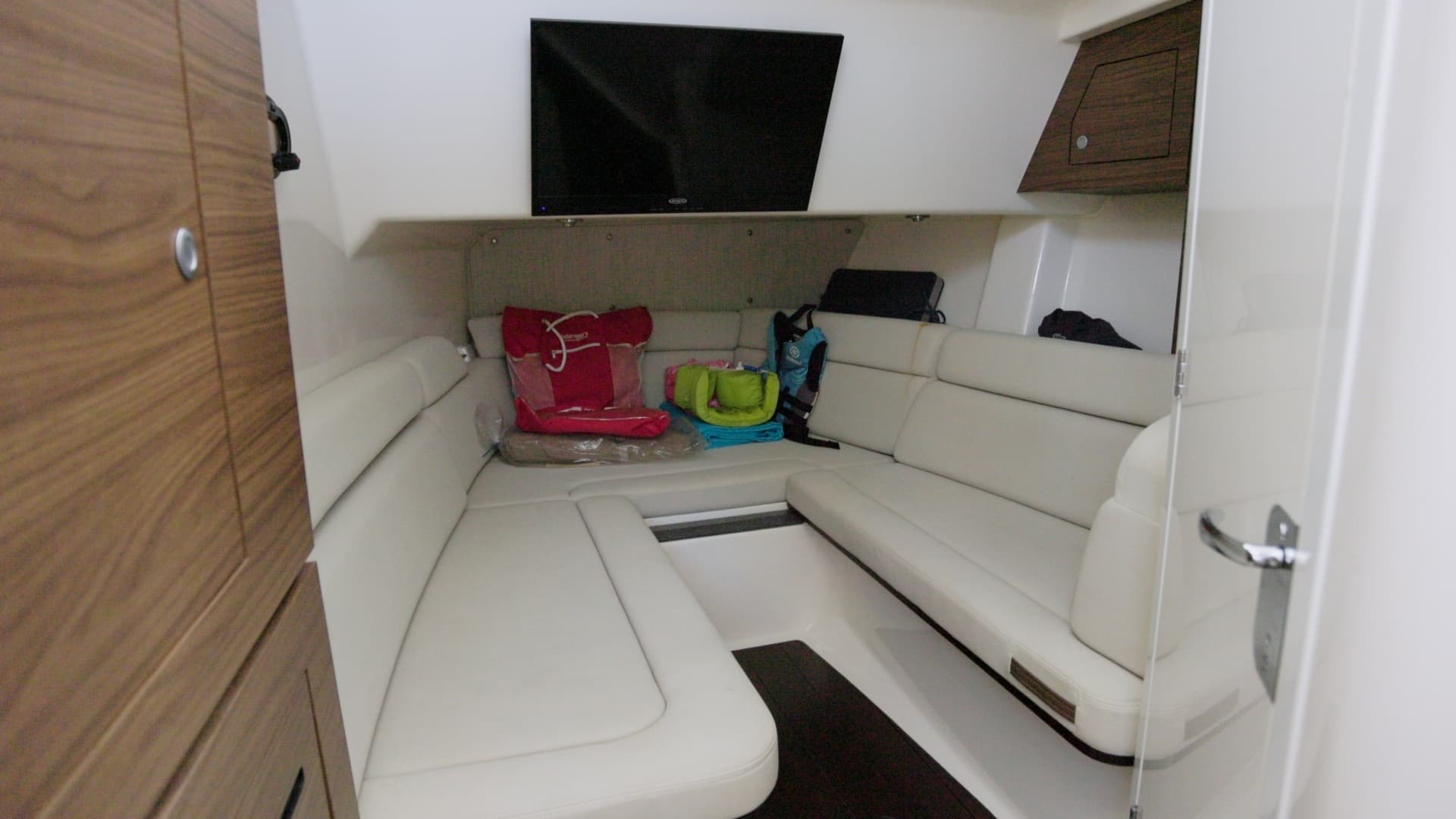 2019 Boston Whaler 350 Realm - Image 15