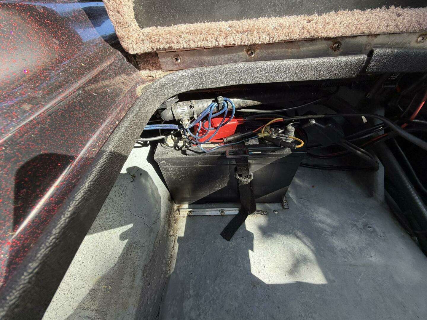 1998 Astro 20 B - Image 31