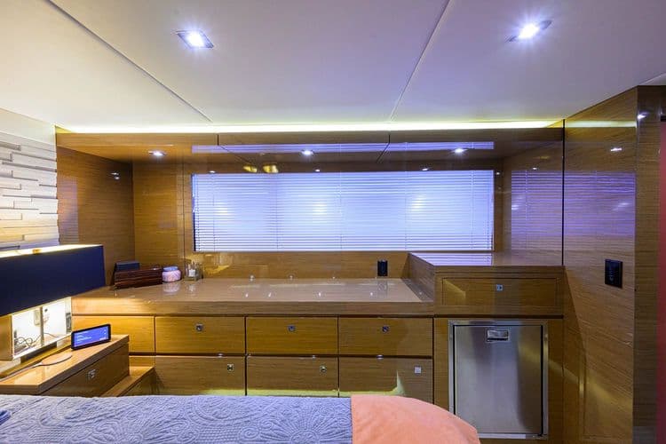 2018 Cruisers Yachts 60 Fly - Image 52