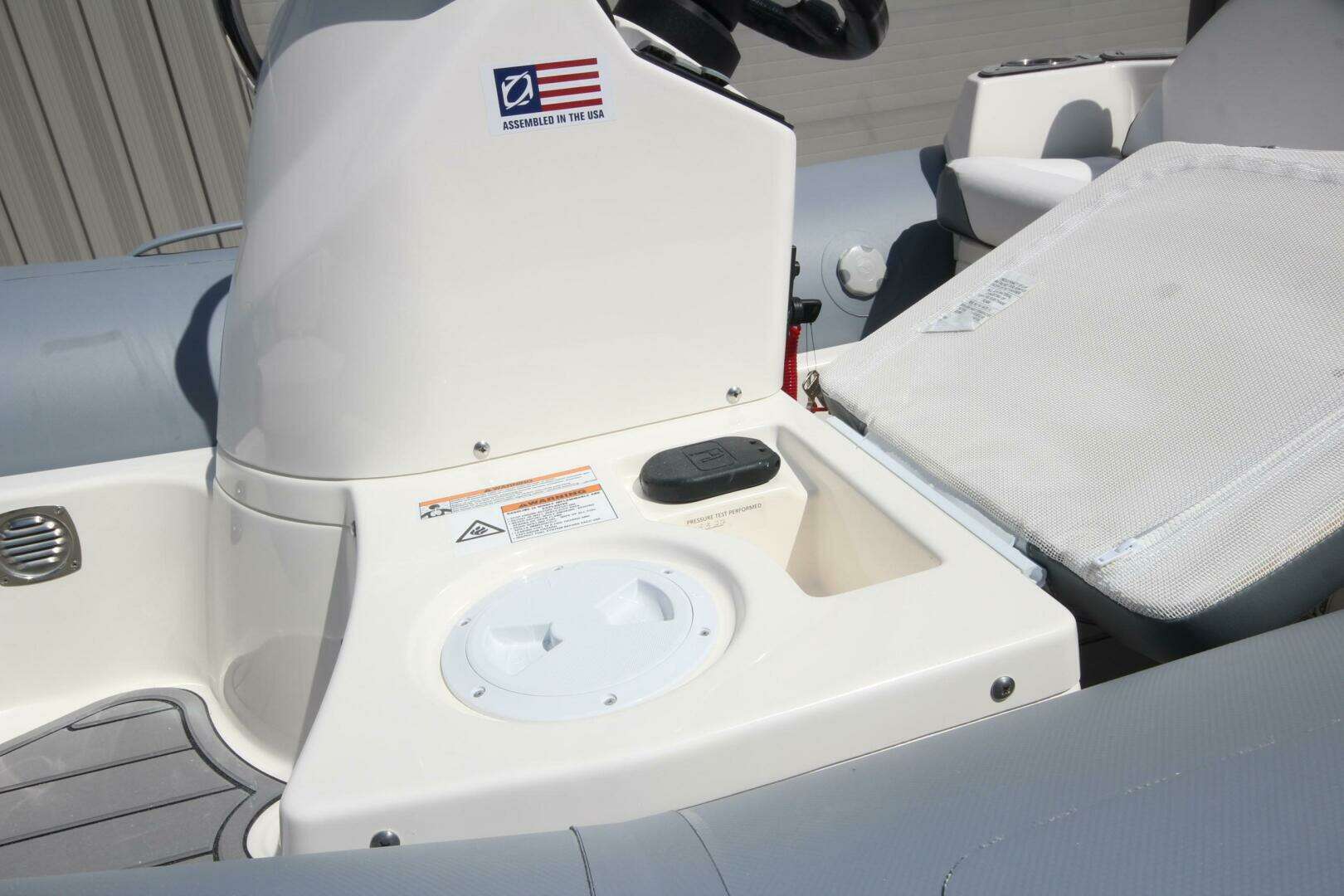 2025 Zodiac Yachtline 360 Deluxe PVC - Image 12