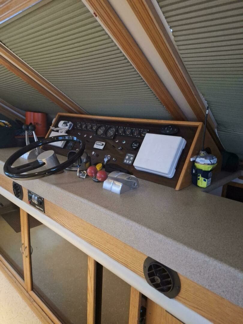 1988 Viking Motor Yacht - Image 17