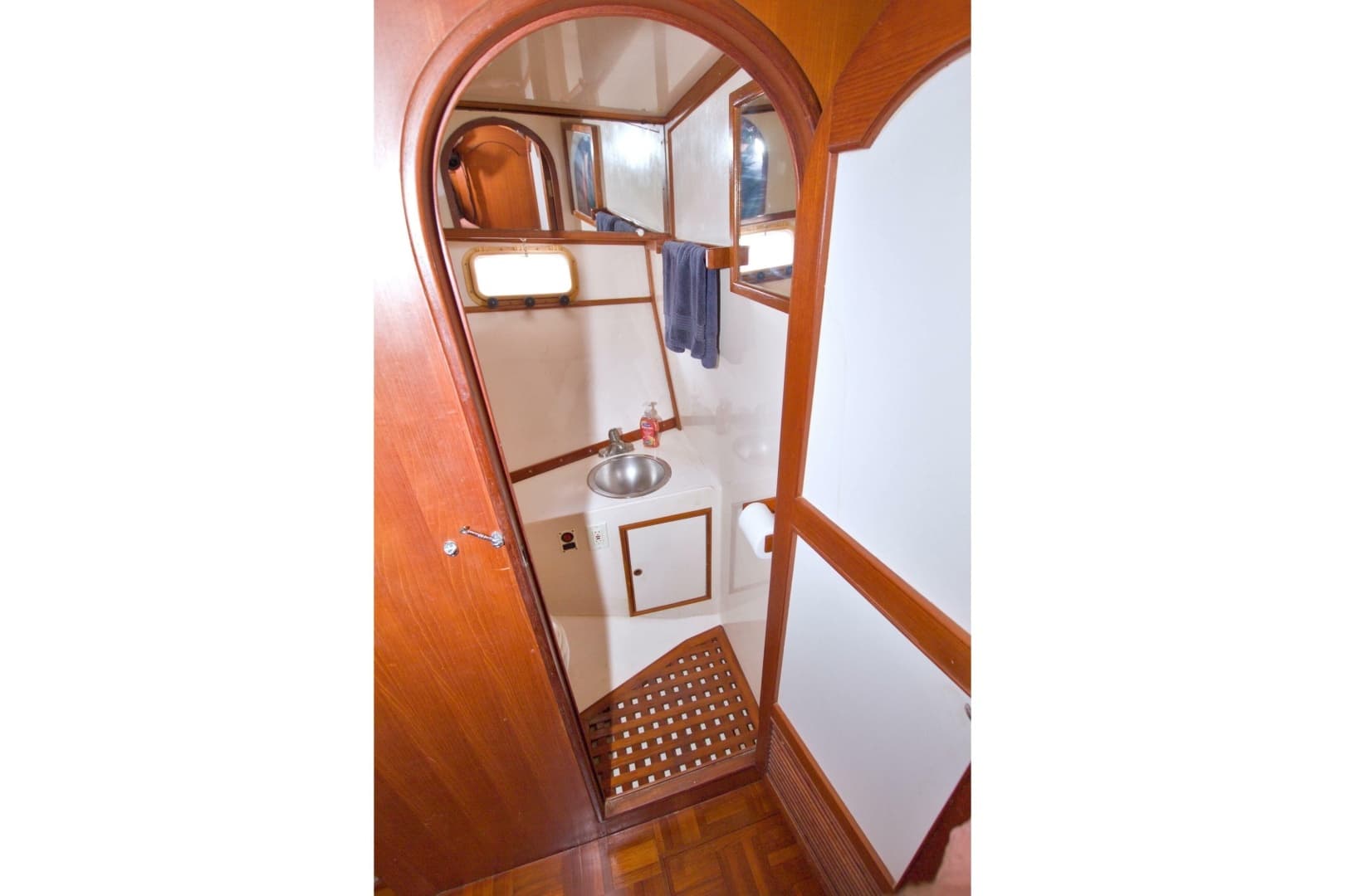 1984 Present Yachts 42 Sundeck - Image 46