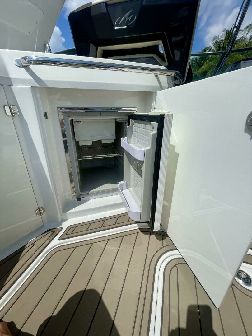 2016 Monterey 335 Sport Yacht - Image 31
