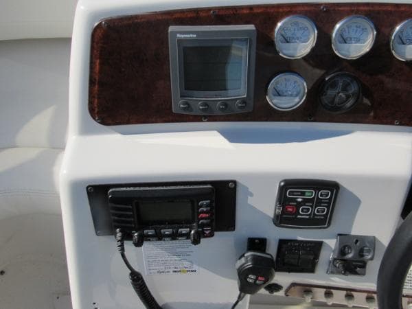 Control panel of a 2004 Silverton 330 Sport Bridge boat with navigation and communication equipment.