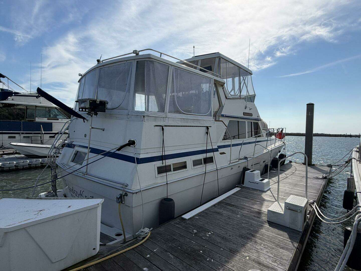 1987 Viking 44 Motor Yacht - Image 5