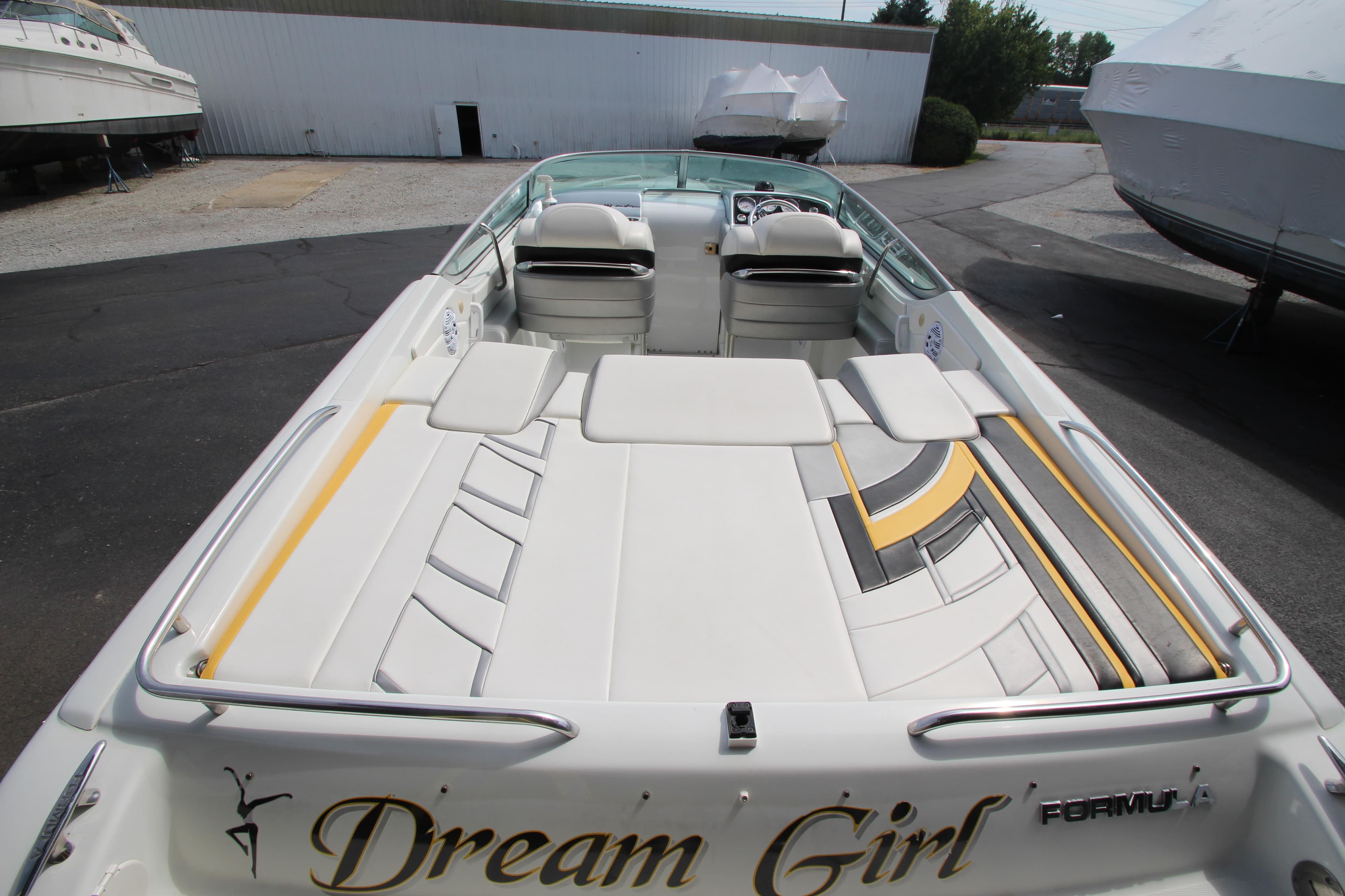 2008 Formula 292 FASTech boat with "Dream Girl" text, featuring sleek seating and stylish design.