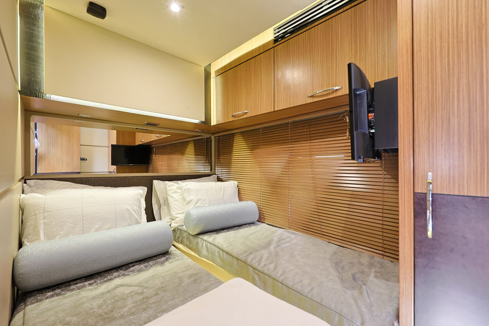 2017 Sea Ray L650 Fly - Image 50