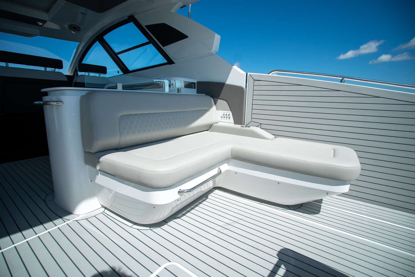 2026 Cruisers Yachts 50GLS OB - Image 13