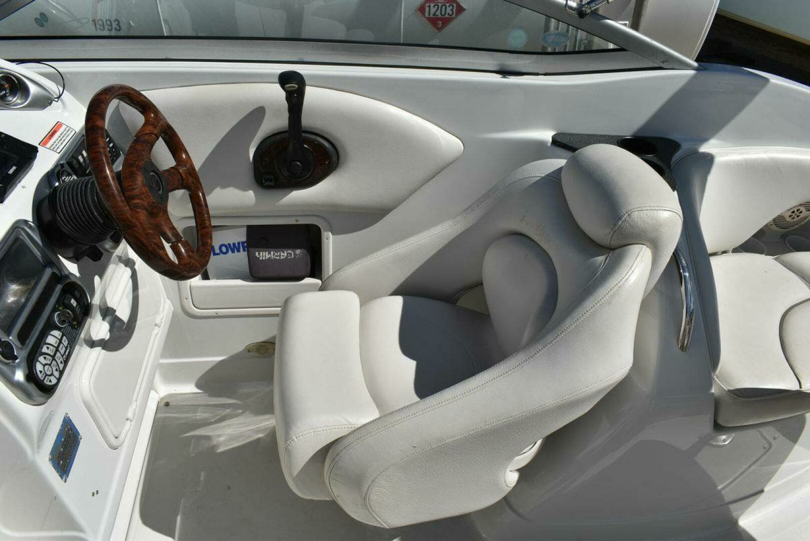 2005 Crownline 275 CCR - Image 15