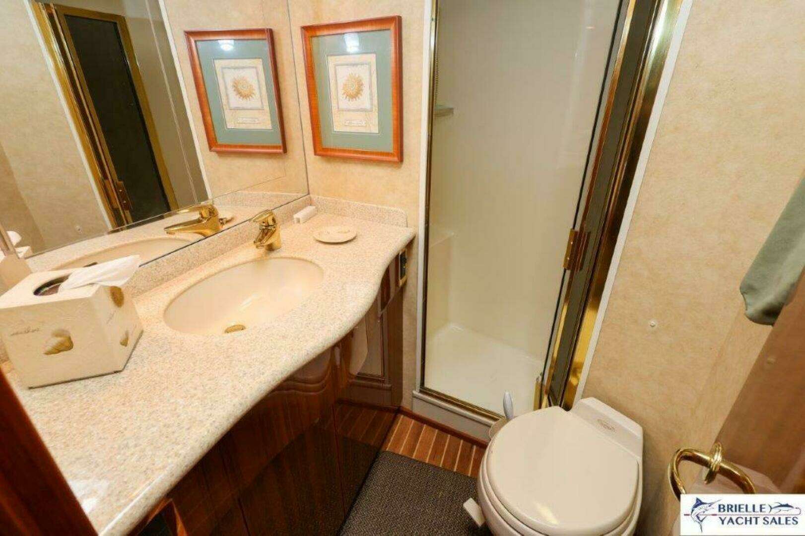 2005 Viking 45 Convertible - Image 26
