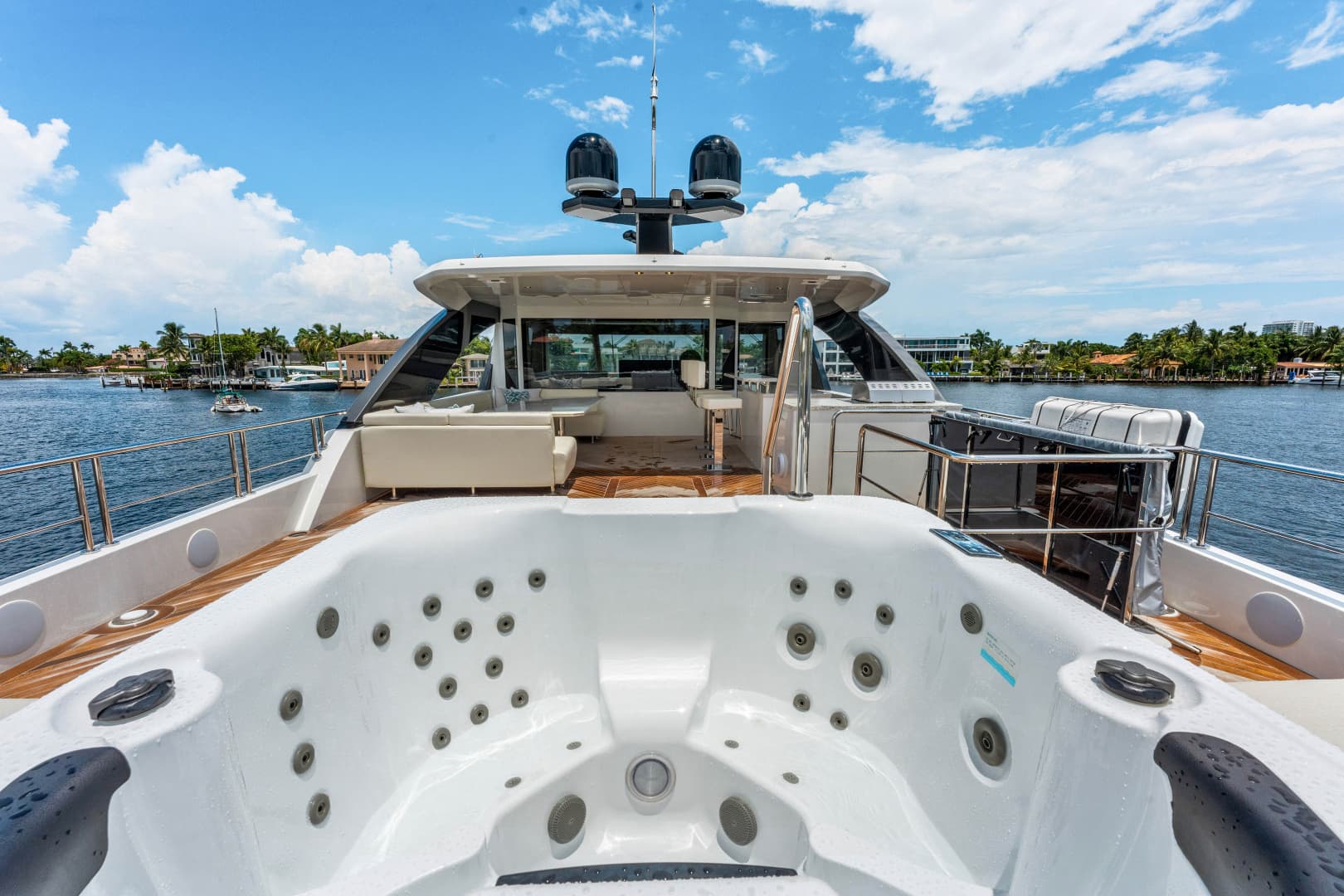 2023 Ocean Alexander 27R - Image 33