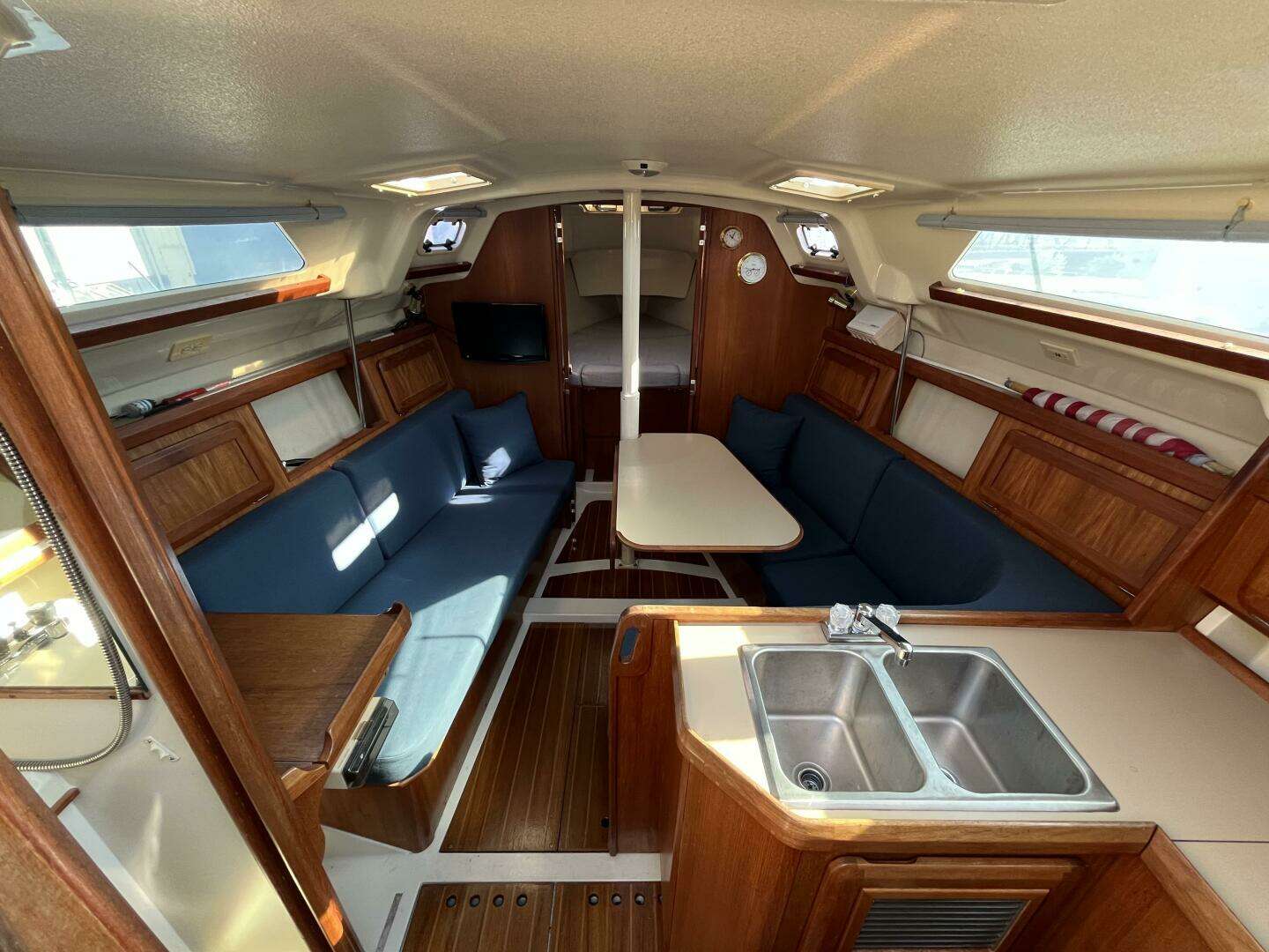 1992 Hunter — - Image 2