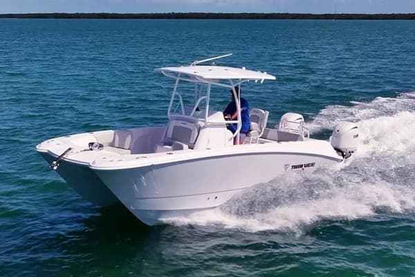 2026 Twin Vee 240 GFX2 CC - Image 1