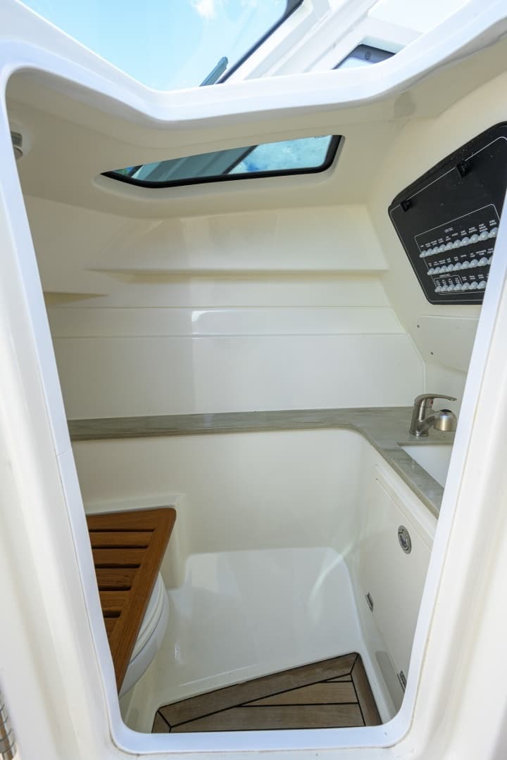 2023 Boston Whaler Vantage - Image 45