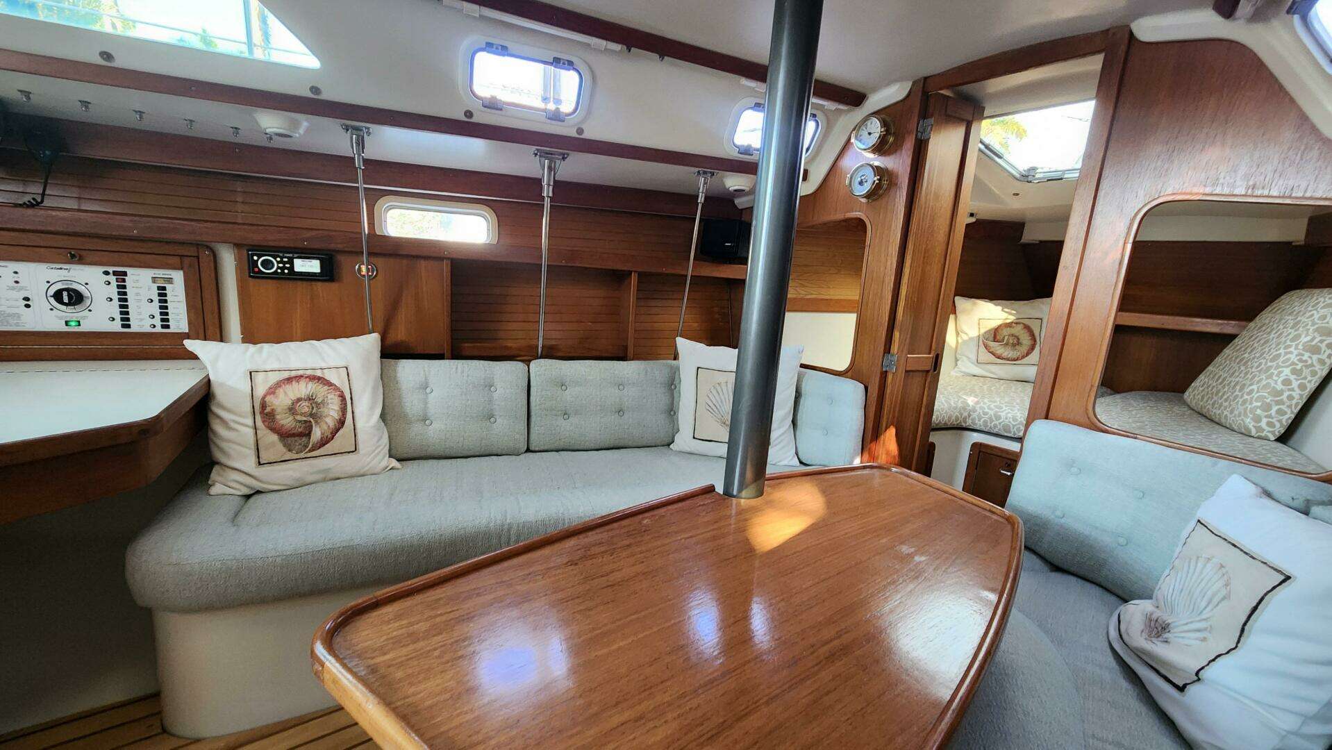 1995 Catalina 320 - Image 14