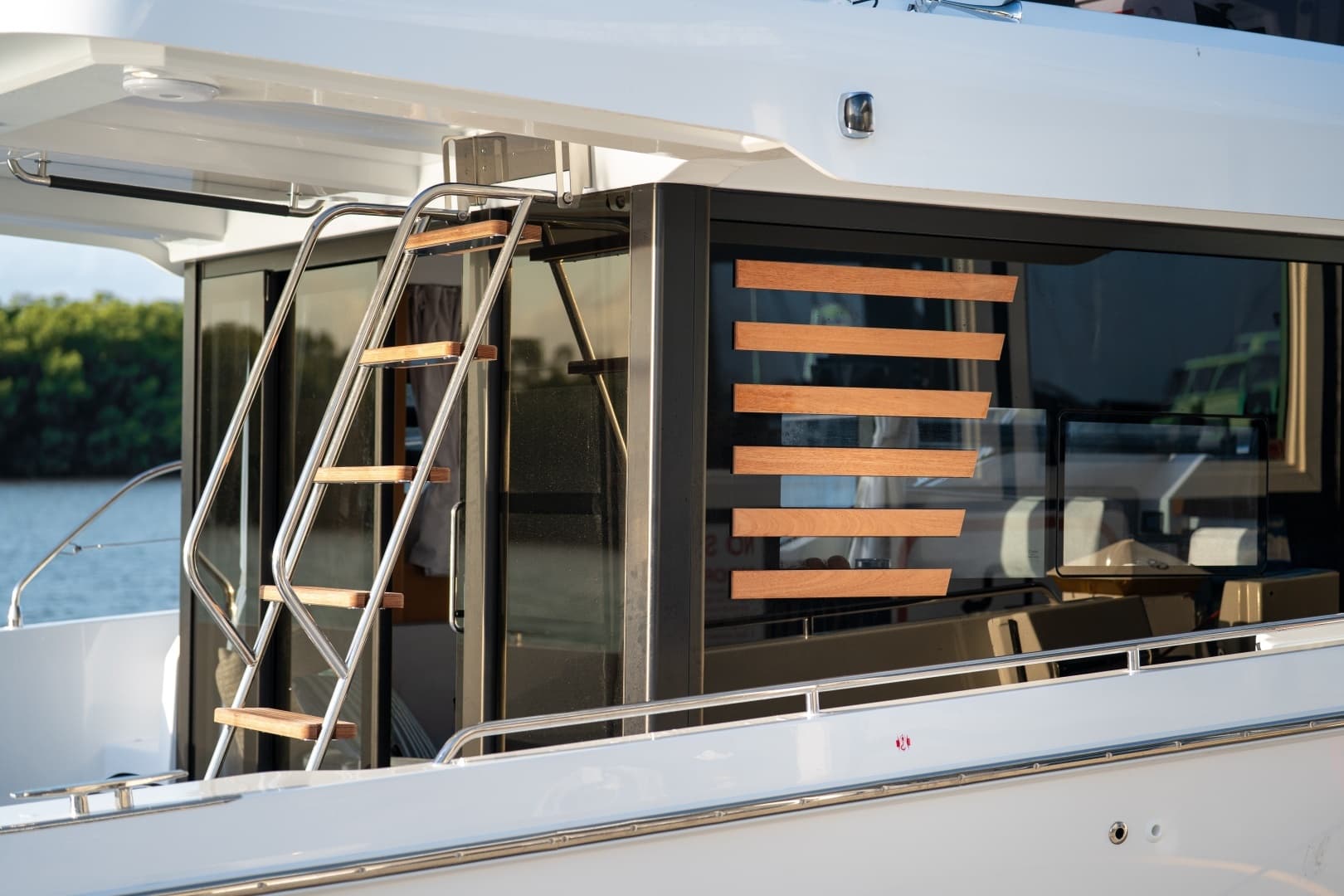 2027 Beneteau Swift Trawler 37 - Image 23