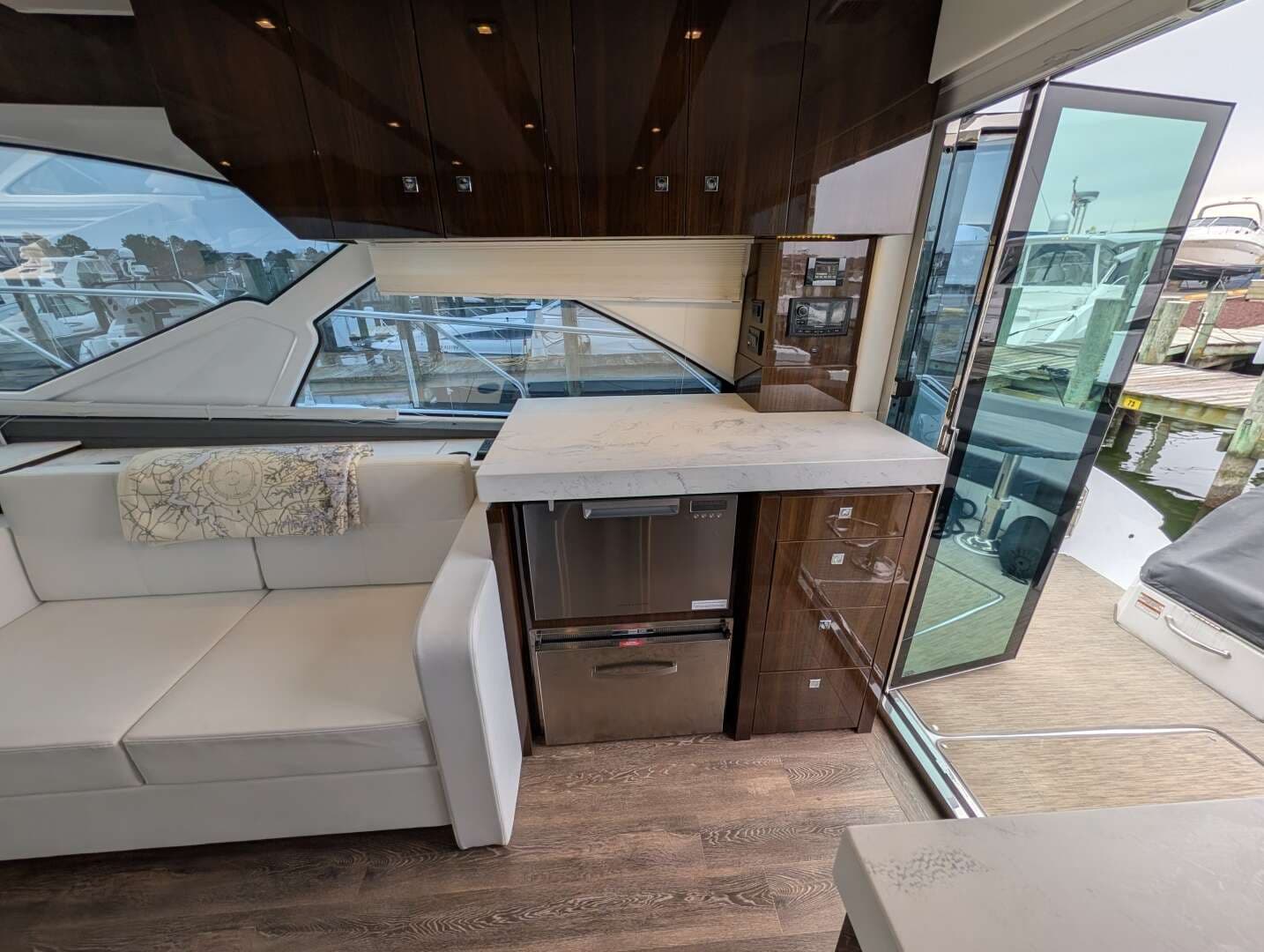 2022 Cruisers Yachts 54 Cantius - Image 9