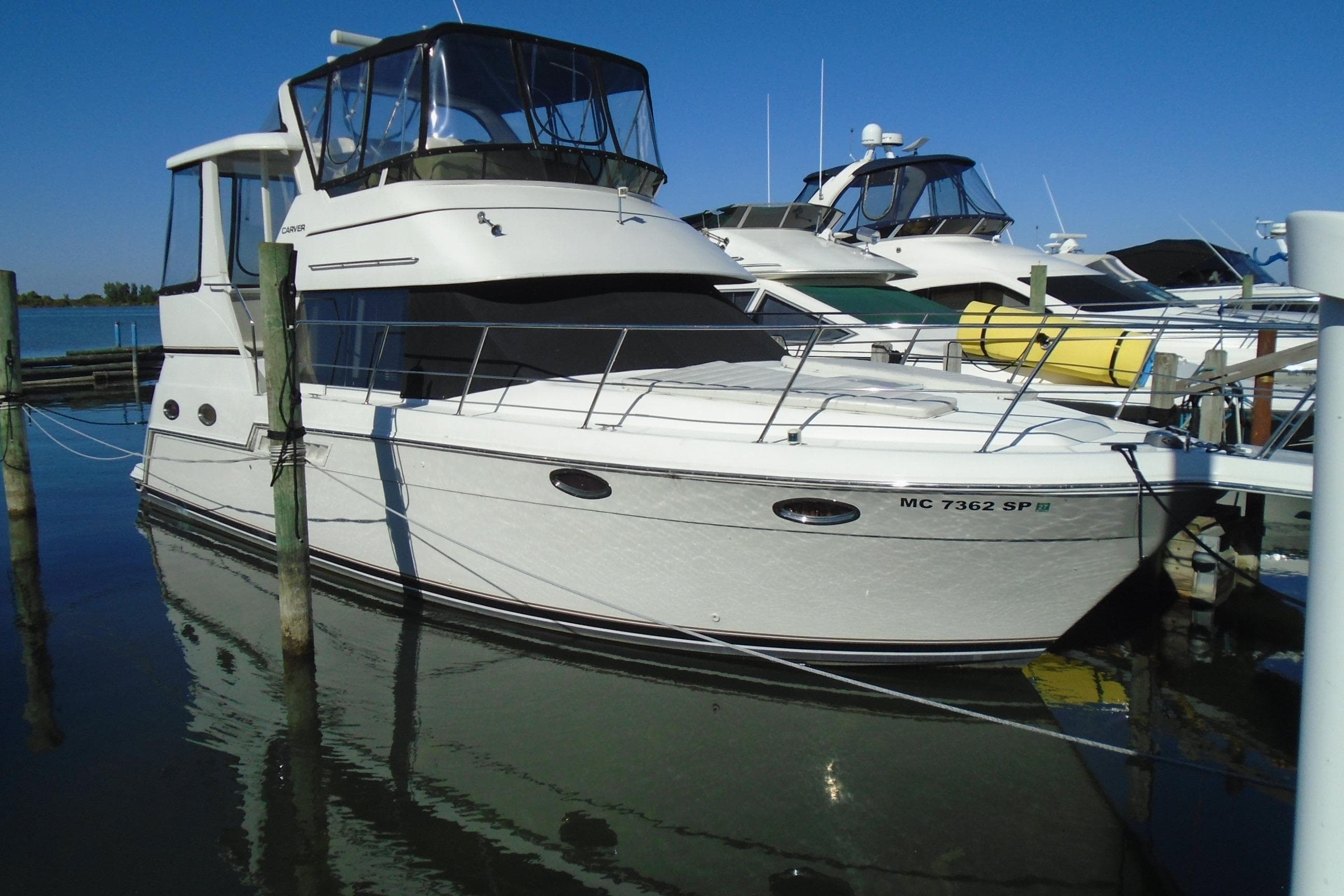 2004 Carver 356 Motor Yacht