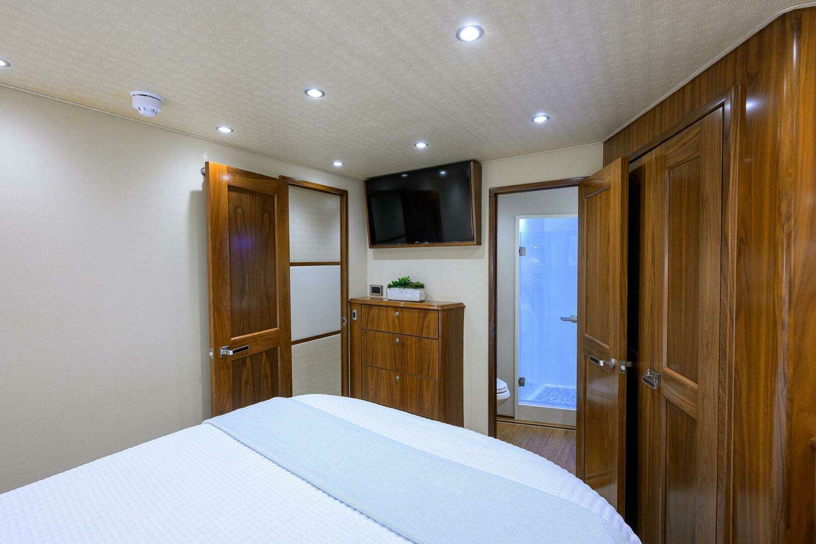 2017 Viking 92 Enclosed Bridge - Image 62