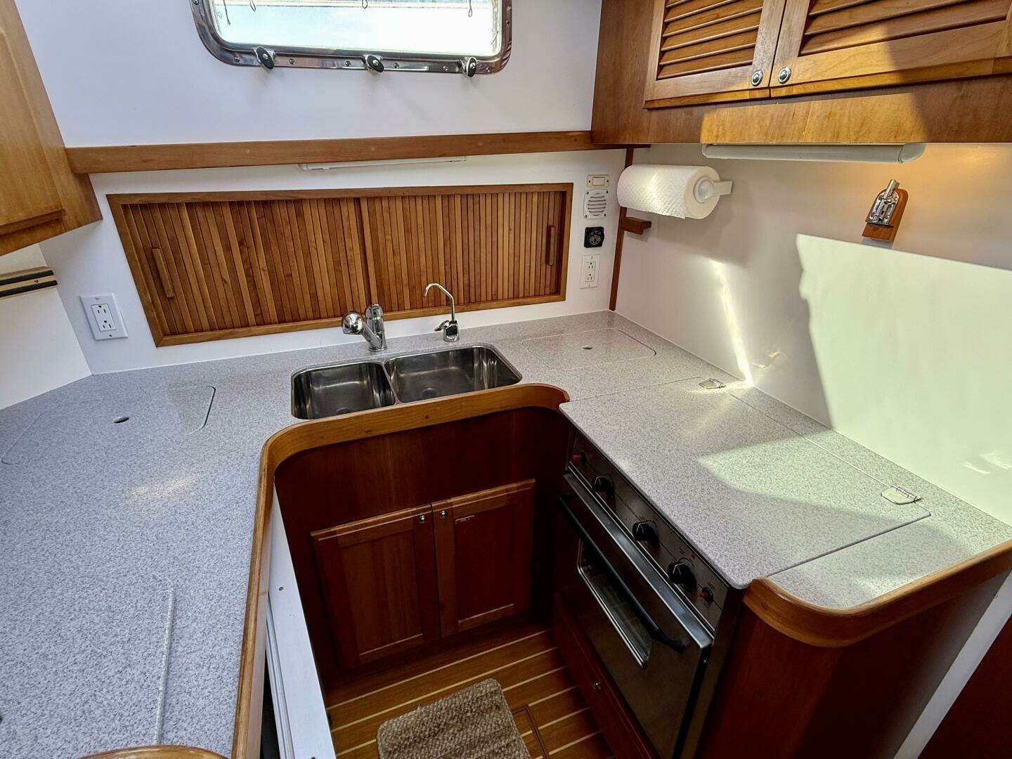 2006 Sabre 42 Sedan - Image 38