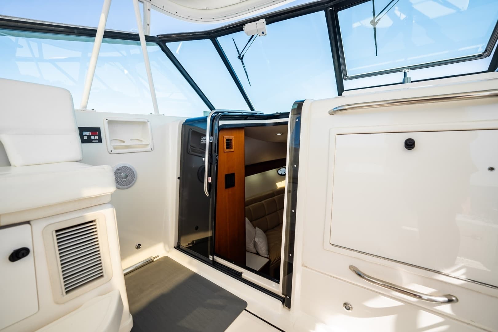 2002 Tiara Yachts 4100 Open - Image 30