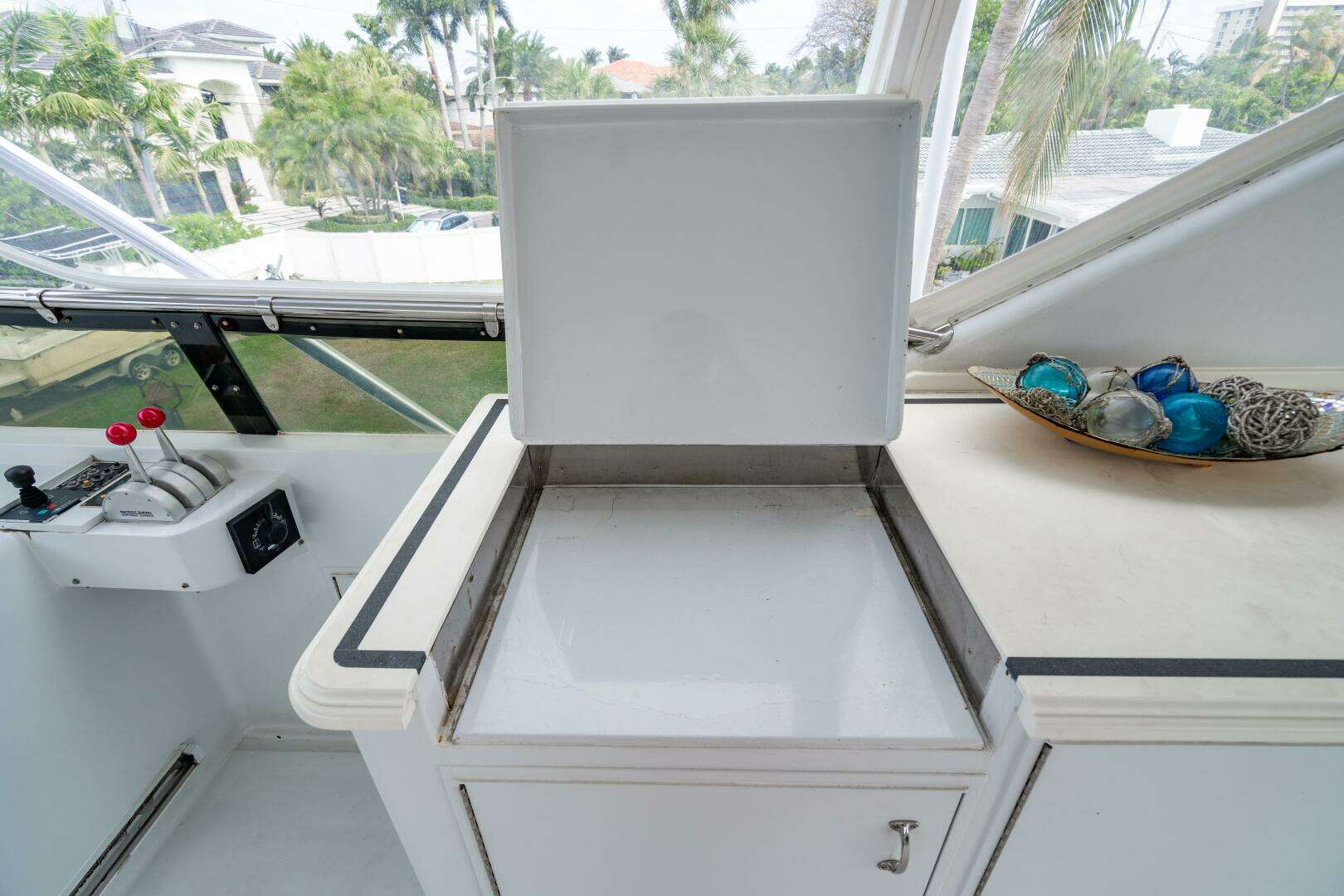 2001 Hatteras 100 Motor Yacht - Image 72