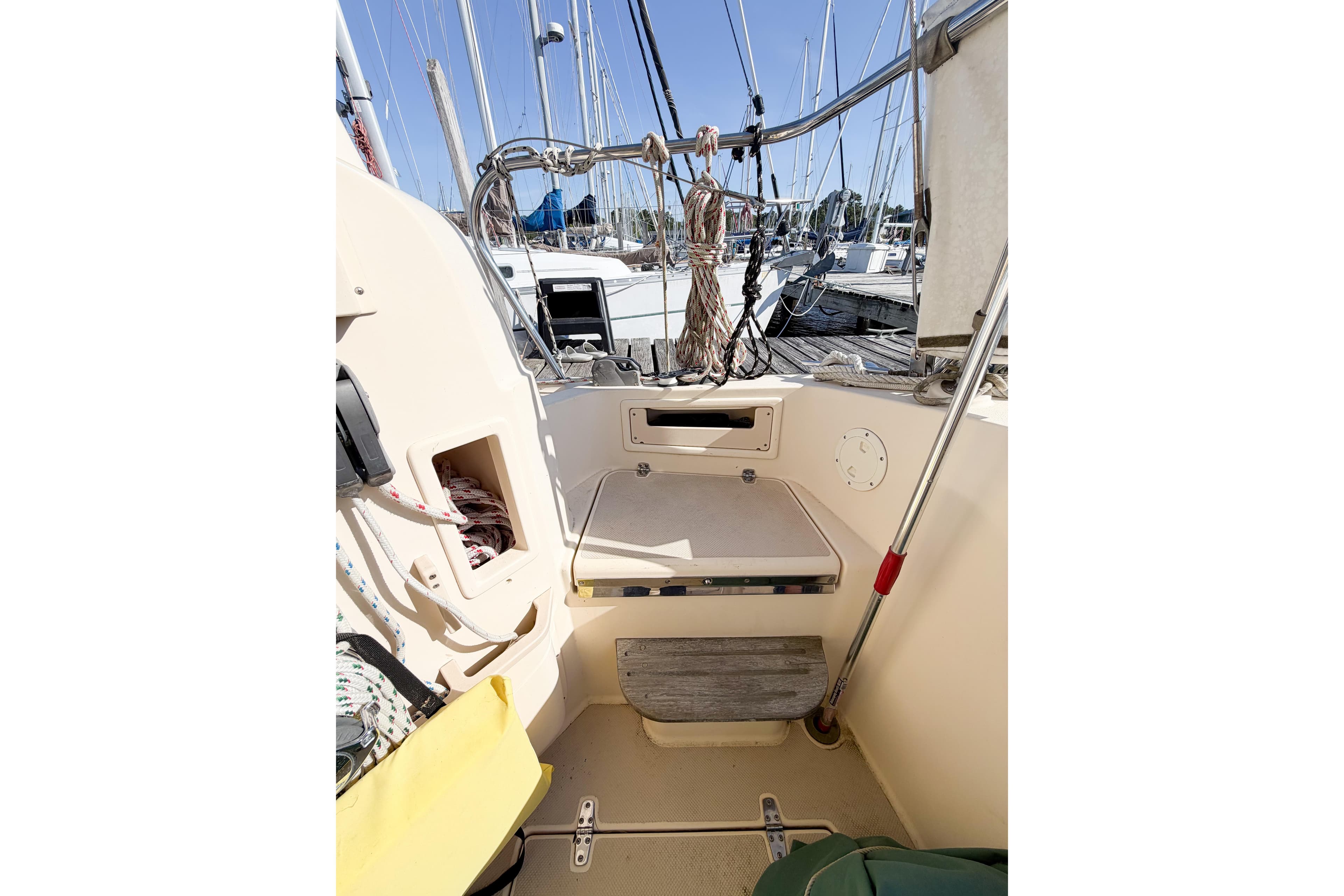 2007 Island Packet SP Cruiser cockpit with ropes and seating, docked at marina.