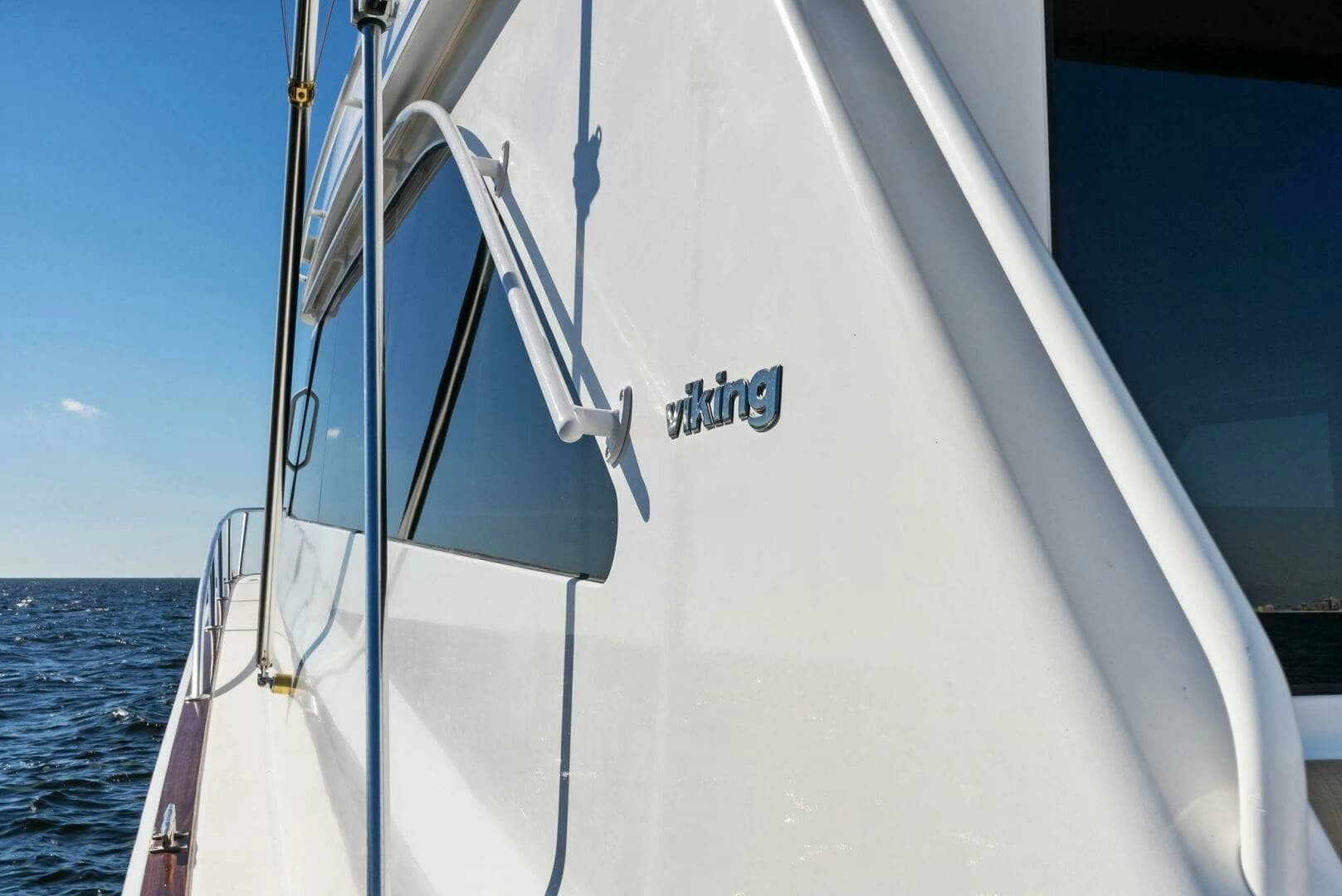 2002 Viking 65 Convertible - Image 46