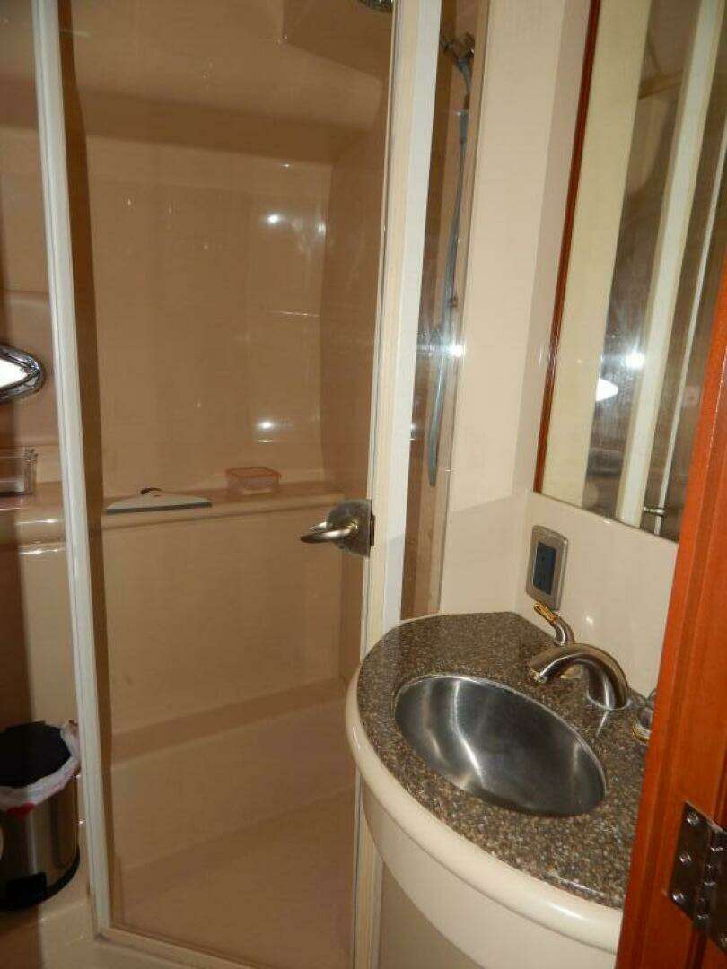 2005 Meridian 408 Motor Yacht - Image 7