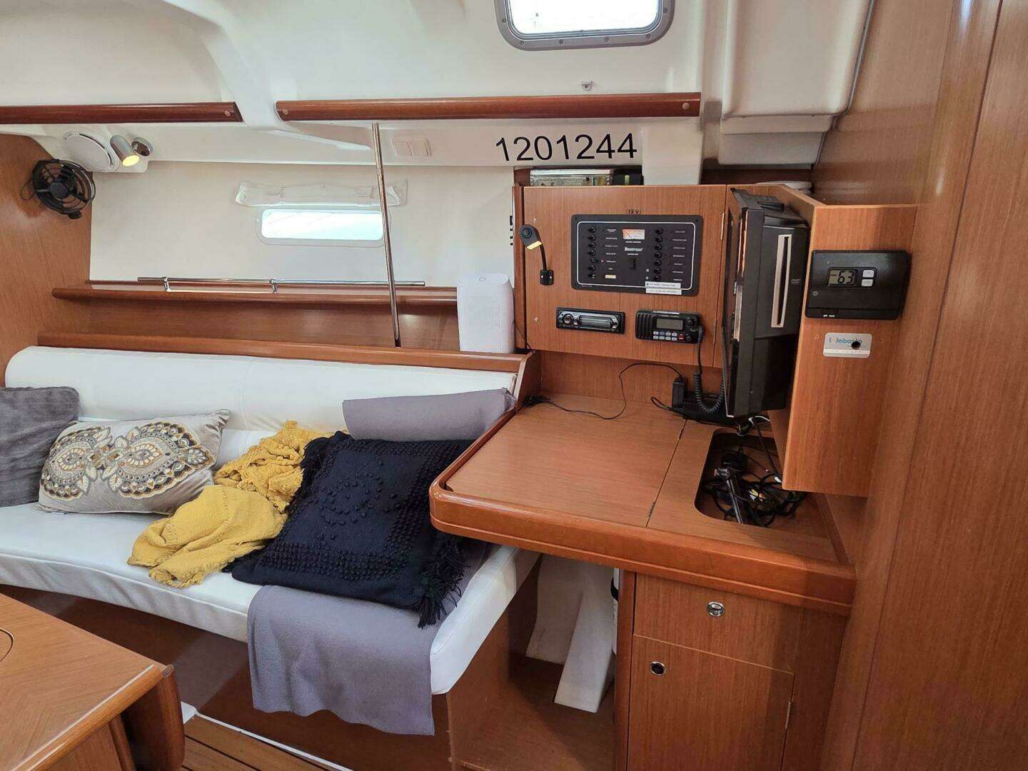 2007 Beneteau 343 - Image 15